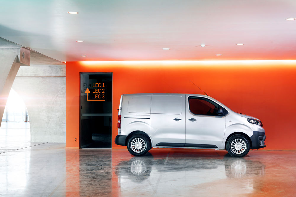 PROACE VAN compact 04-2016_05.jpg