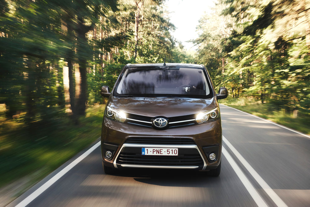 2016_ProAce_Verso_dynamic_10.jpg