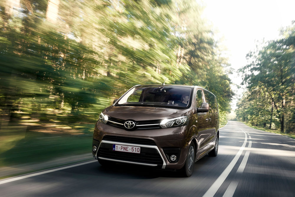 2016_ProAce_Verso_dynamic_14.jpg