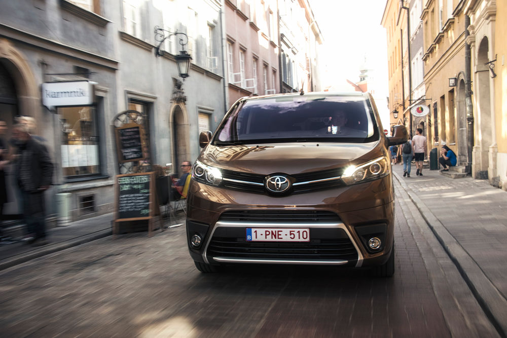 2016_ProAce_Verso_dynamic_23.jpg