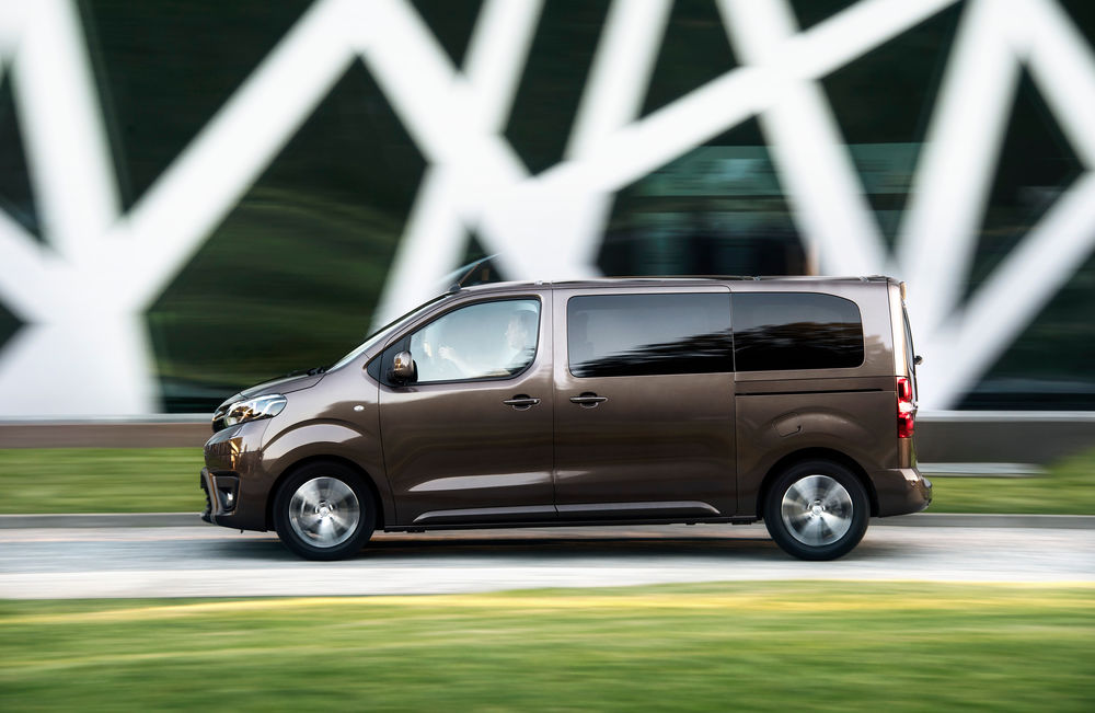2016_ProAce_Verso_dynamic_L1_34.jpg