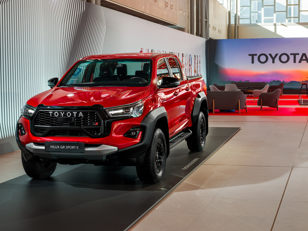2025_Hilux_GR_Sport_II_001.jpg