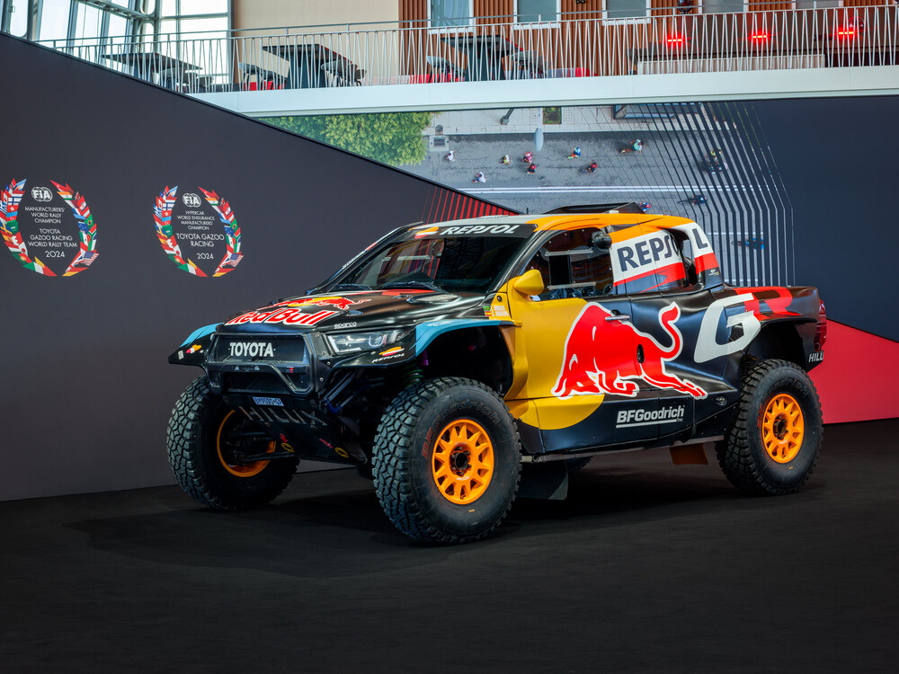 2025_GR_DKR_Hilux_Evo_001.jpg