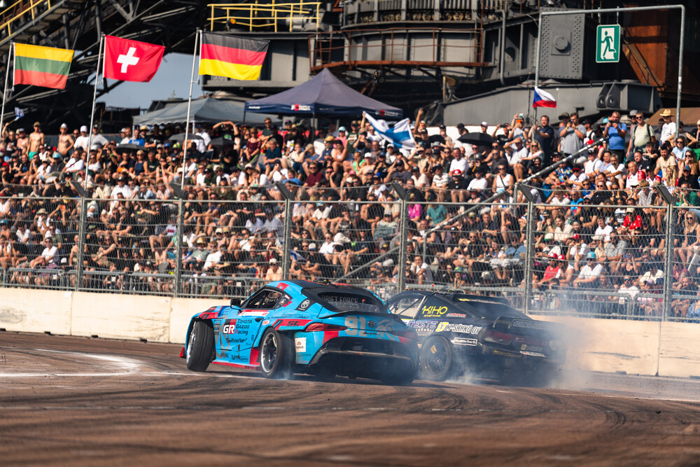 Drift Masters Ferropolis, Yves Meyers Toyota GR Supra im Duell vor vollen Tribünen@Jordan Butters.jpg Drift Masters Ferropolis, Yves Meyers Toyota GR Supra im Duell vor vollen Tribünen@Jordan Butters.jpg