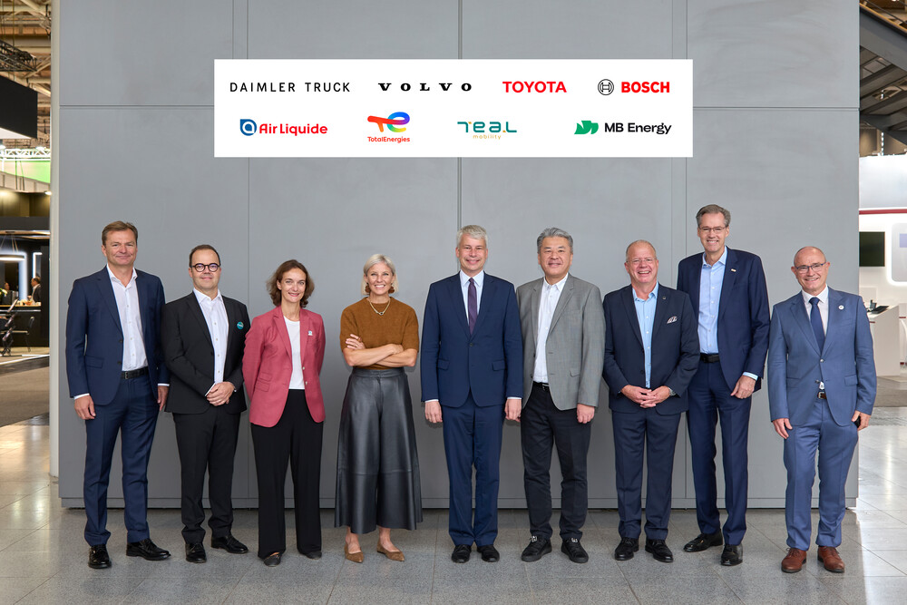 Branchenführer bauen gesamte Wertschöpfungskette für die Wasserstoffmobilität europaweit aus.jpg
